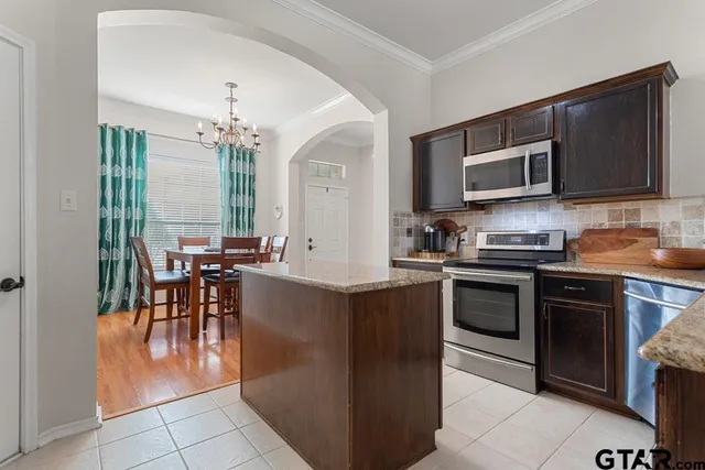 $314,999 | 916 Pam Drive, Tyler, TX 75703