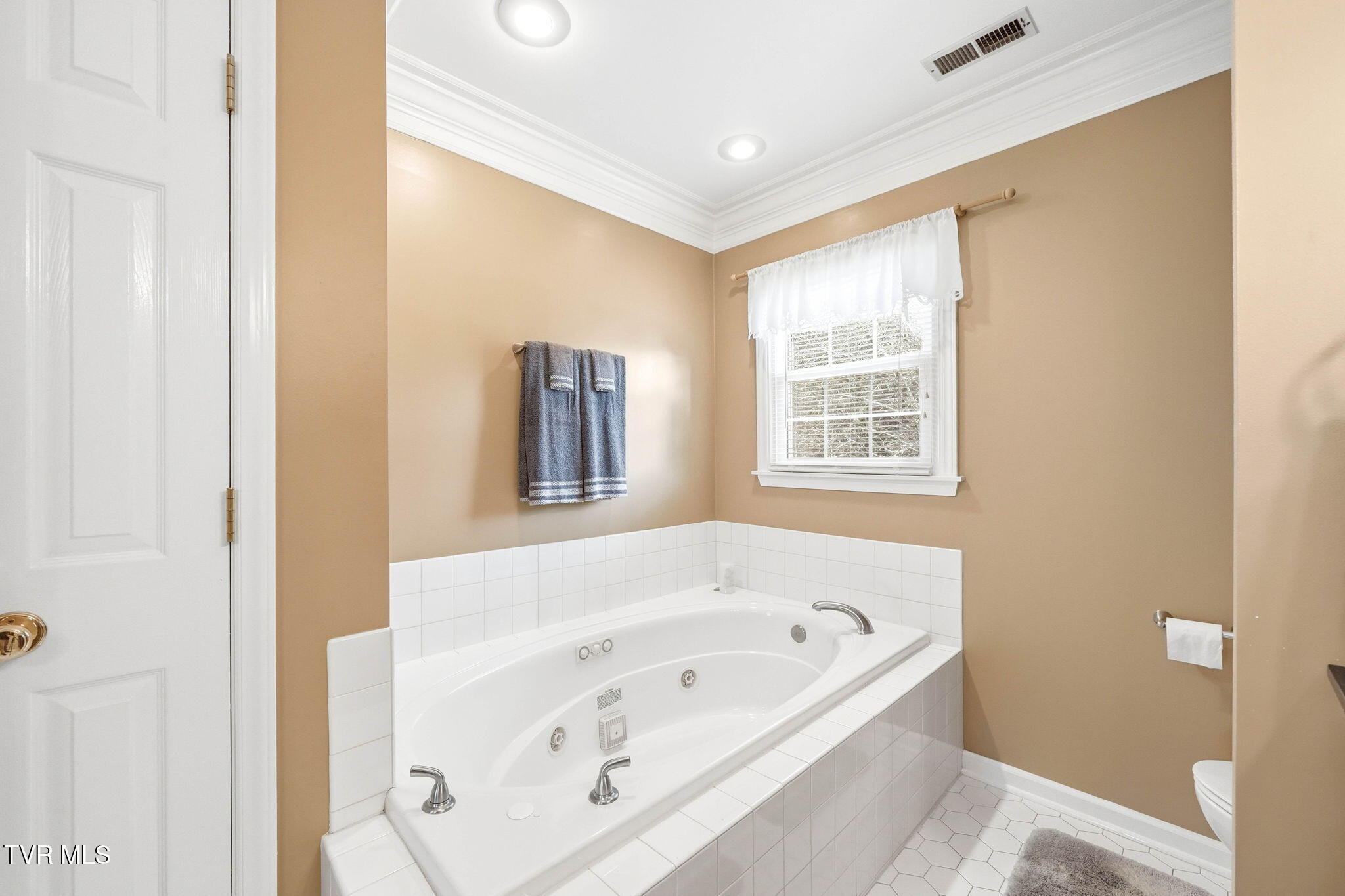 1245 Kendrick Creek Road Kingsport, TN 37663 - Photo 19 of 43 19-web-or-mls-1245 Kendrick_Creek Rd-26