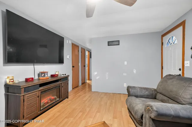 $165,000 | 248 Well Road, Greeley, PA 18425