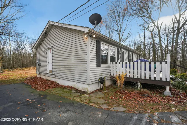 $165,000 | 248 Well Road, Greeley, PA 18425
