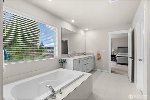 $765,000 | 17512 Crossing Drive East, Puyallup, WA 98374