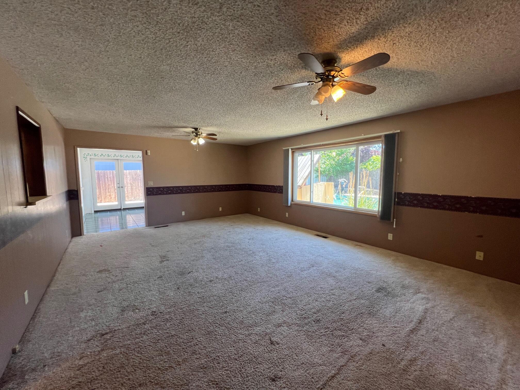 1812 Roberts Road Medford, OR 97504 - Photo 12 of 31 1812 Roberts LR 1