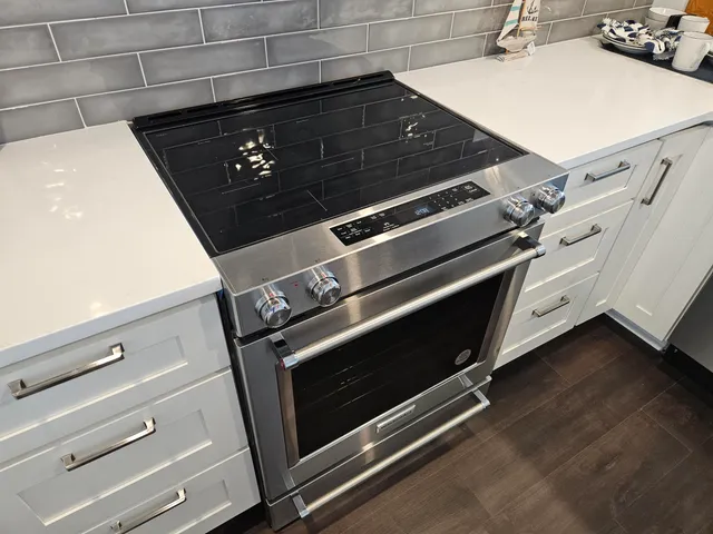 $1,995 | 14 Lockwood Drive, Unit 5K, Charleston, SC 29401