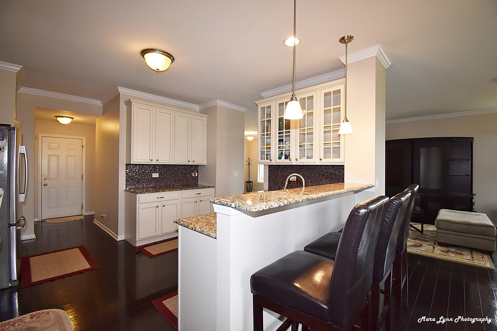 2872 Church Road Aurora, IL 60502 - Photo 20 of 38 a living room with stainless steel appliances kitchen island granite countertop furniture and a large window