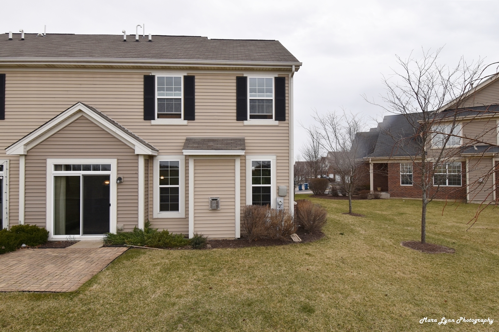2872 Church Road Aurora, IL 60502 - Photo 4 of 38 a front view of a house with a yard