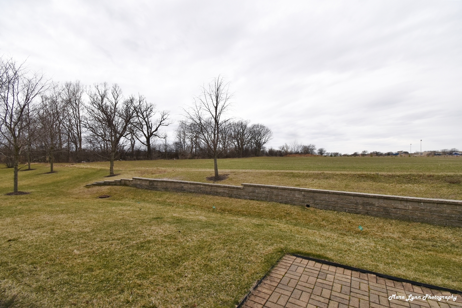 2872 Church Road Aurora, IL 60502 - Photo 9 of 38 a view of a swimming pool with an ocean and beach