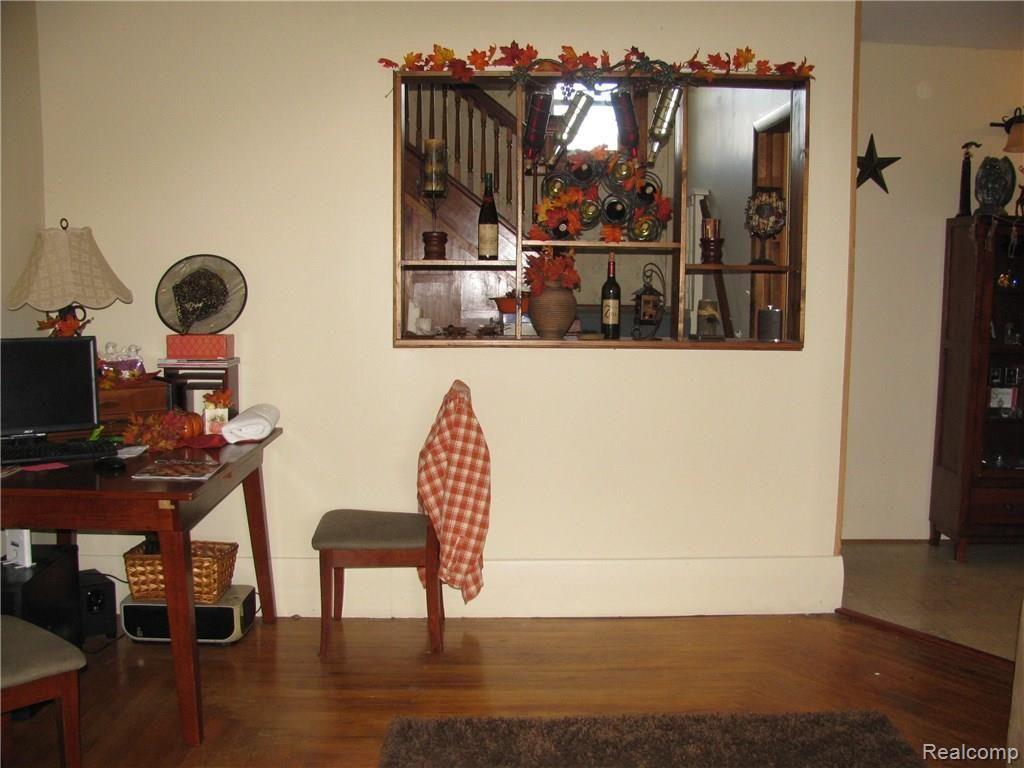 13075 Jeddo Road Yale, MI 48097 - Photo 8 of 14 jeddo living.jpg