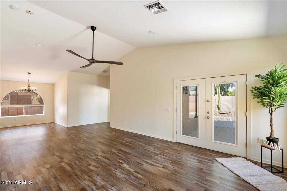 21752 North Braden Road Maricopa, AZ 85138 - Photo 4 of 31 04-Great room