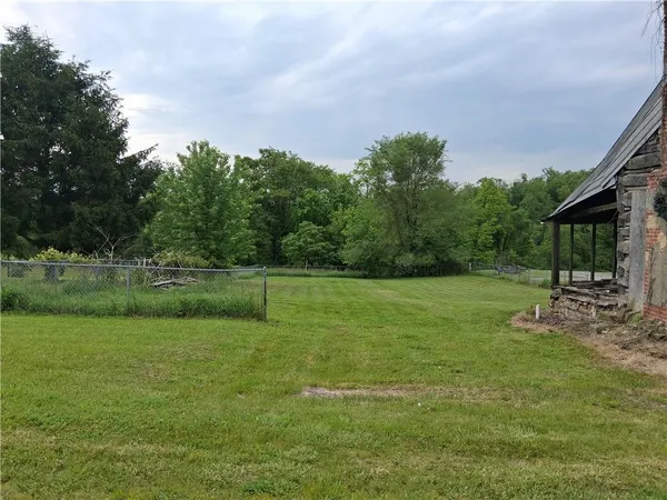 a view of a house with a backyard