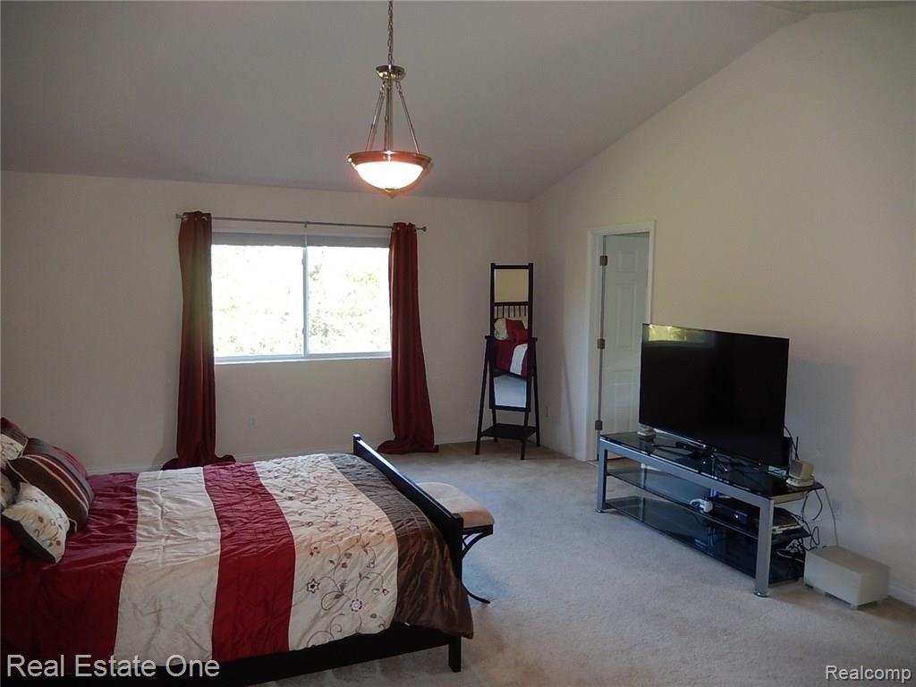3447 Columbia Drive Rochester, MI 48307 - Photo 23 of 44 Master Bedroom View 3