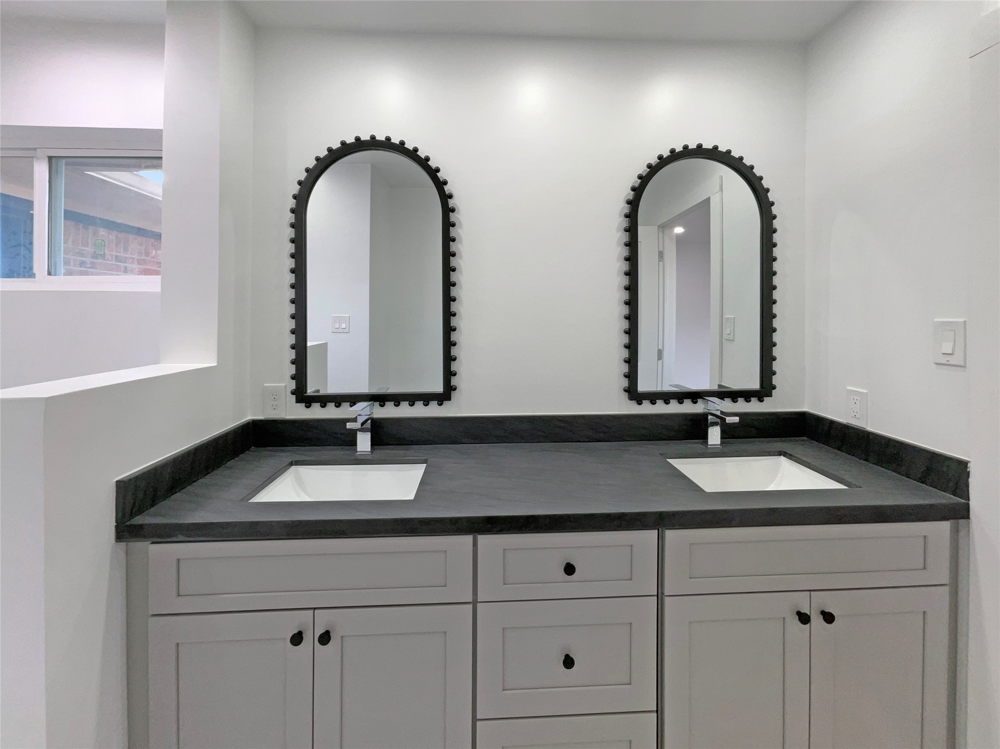 3302 Windsor Drive Pearland, TX 77581 - Photo 17 of 21 a bathroom with a sink and a mirror