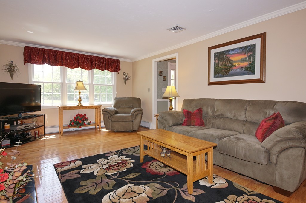 8 Yew Street Douglas, MA 01516 - Photo 13 of 30