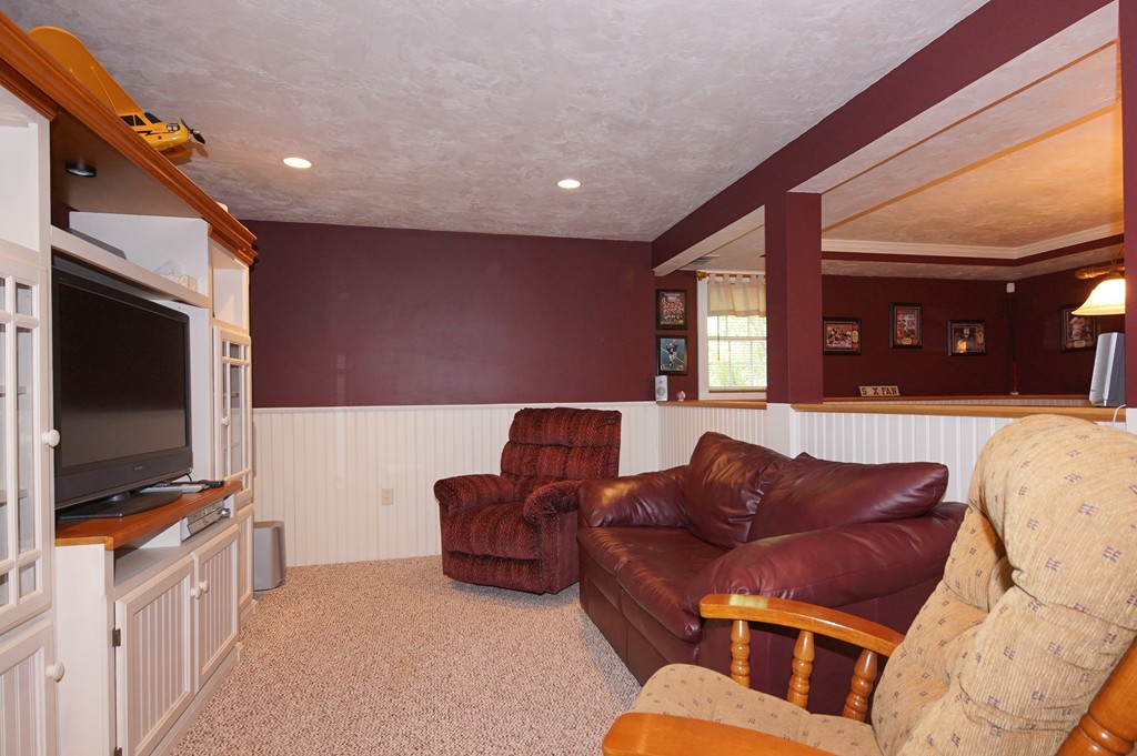 8 Yew Street Douglas, MA 01516 - Photo 27 of 30