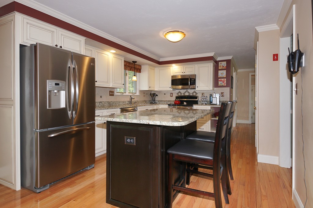 8 Yew Street Douglas, MA 01516 - Photo 5 of 30