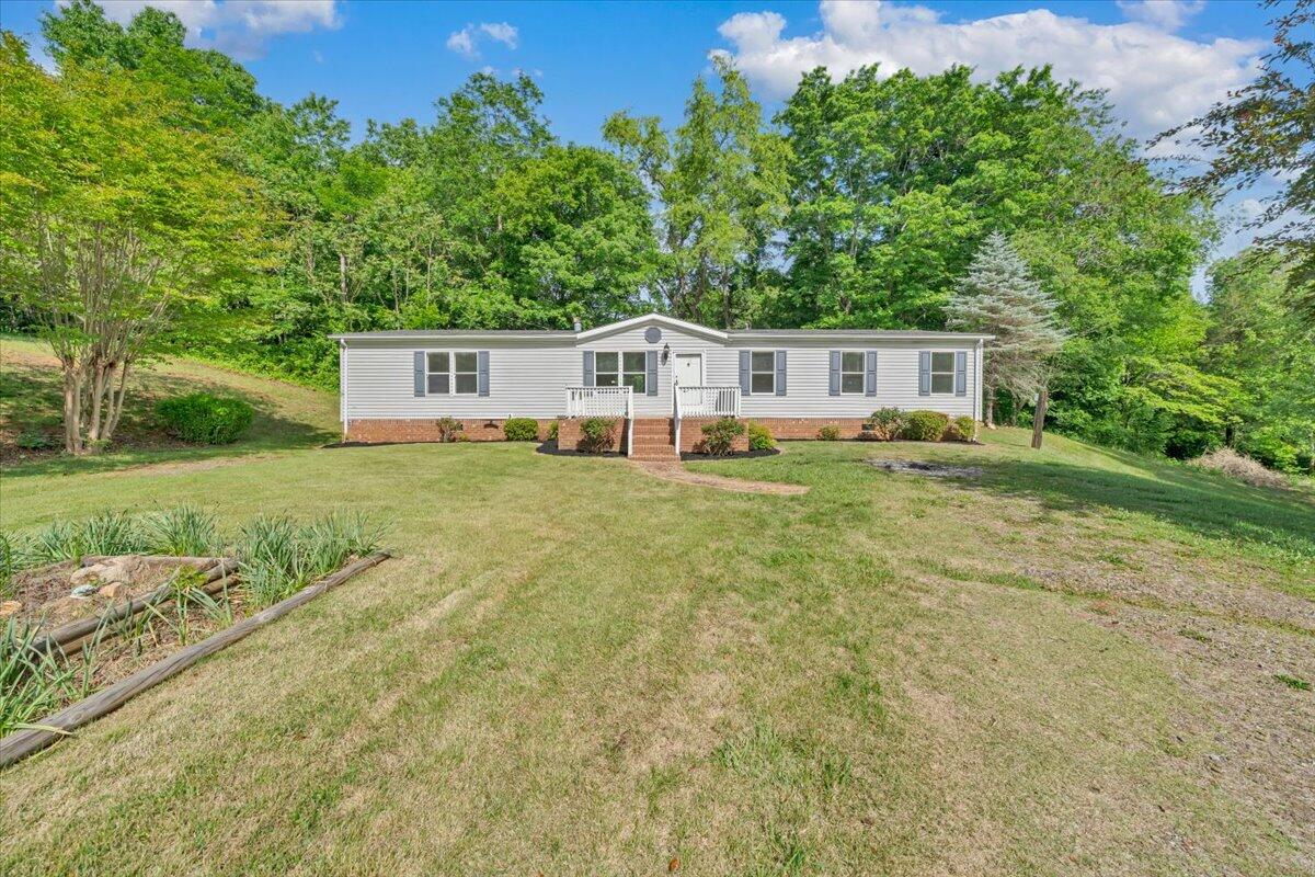 256 Goose Market Loop Stuart, VA 24171 - Photo 3 of 36 35-MIB05367