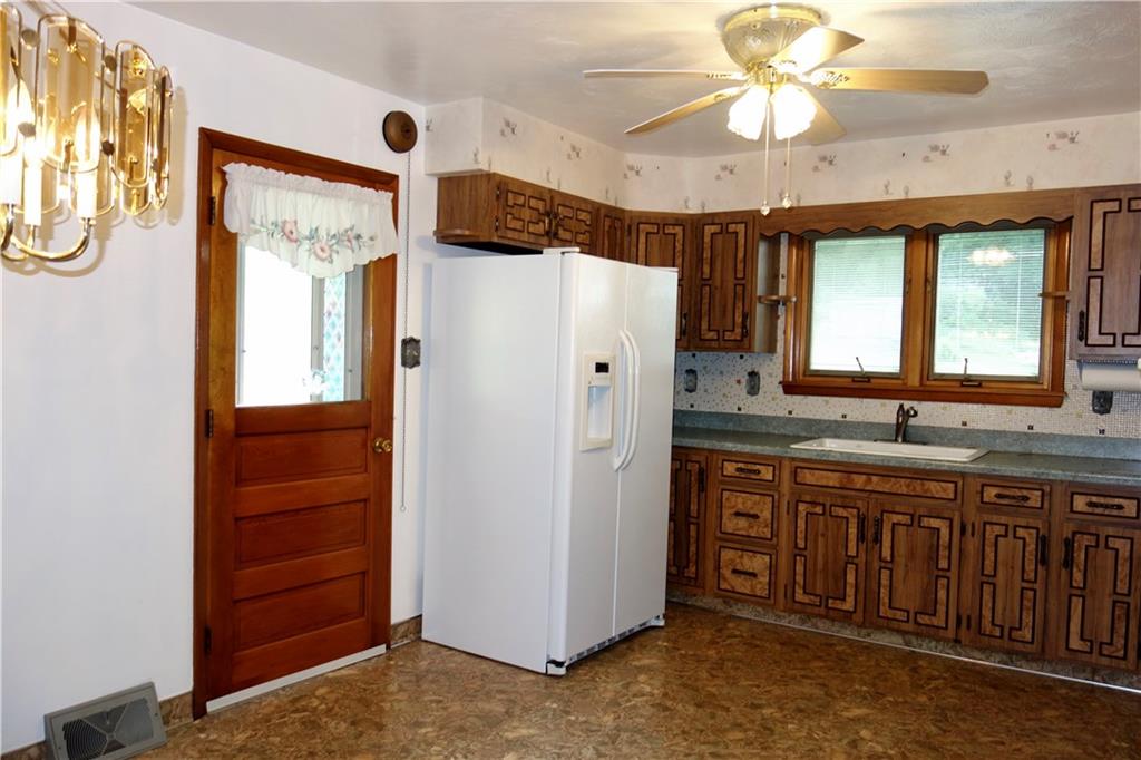 865 Davis School Road Washington, PA 15301 - Photo 8 of 24 Gallery Image 8