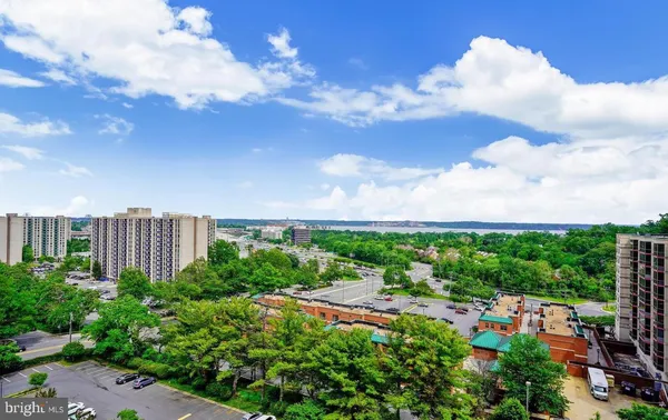 $1,800 | 2059 Huntington Avenue, Unit 1203, Alexandria, VA 22303