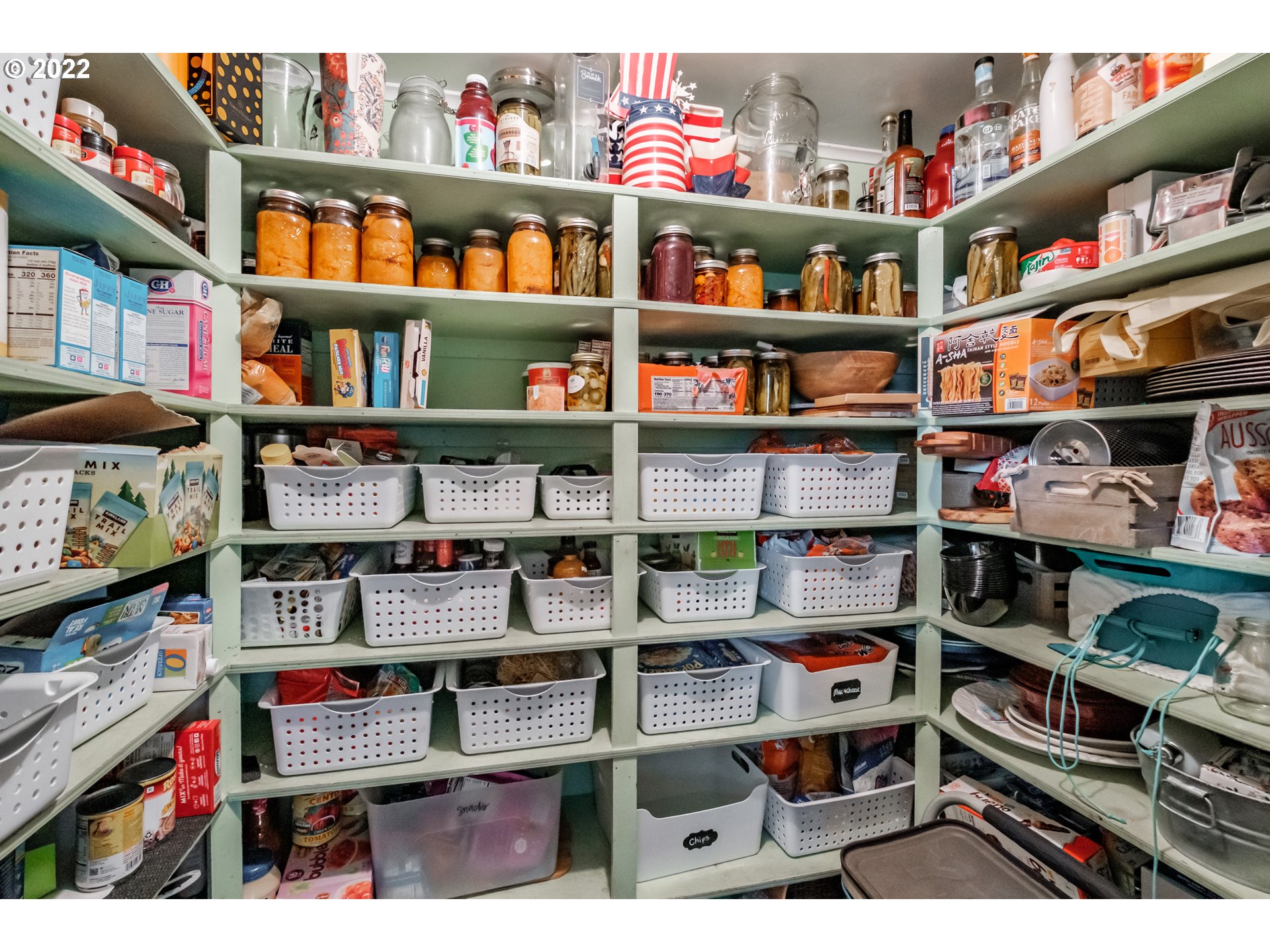 22141 Powerline Road Harrisburg, OR 97446 - Photo 17 of 27 Pantry