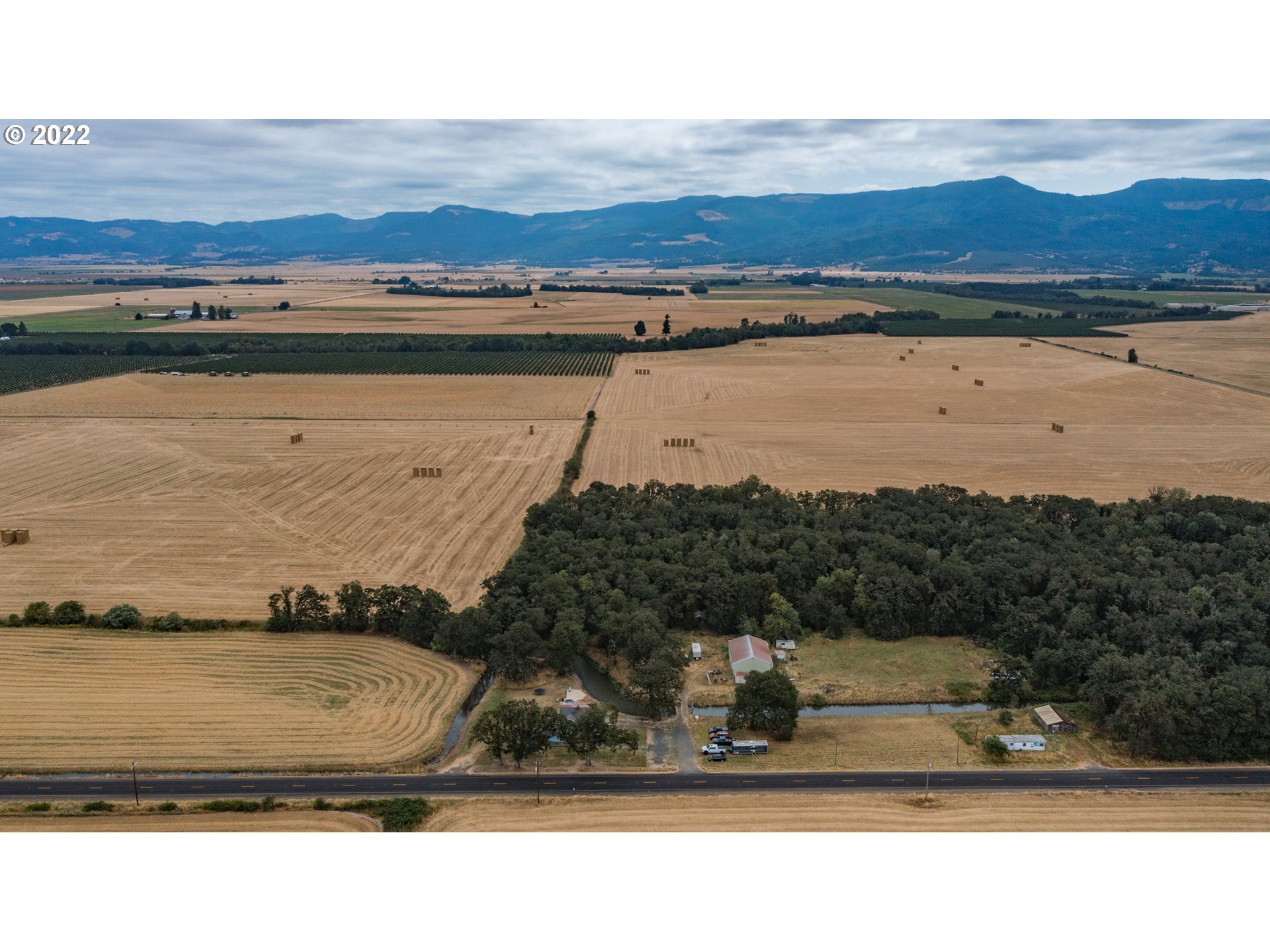 22141 Powerline Road Harrisburg, OR 97446 - Photo 4 of 27 View