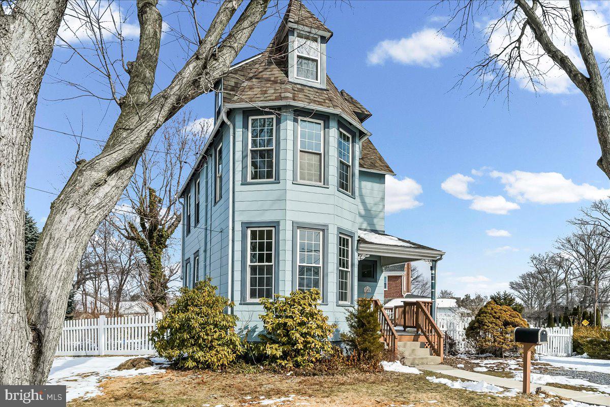 204 Rutledge Avenue Folsom, PA 19033 - Photo 2 of 37 a front view of a house with a yard