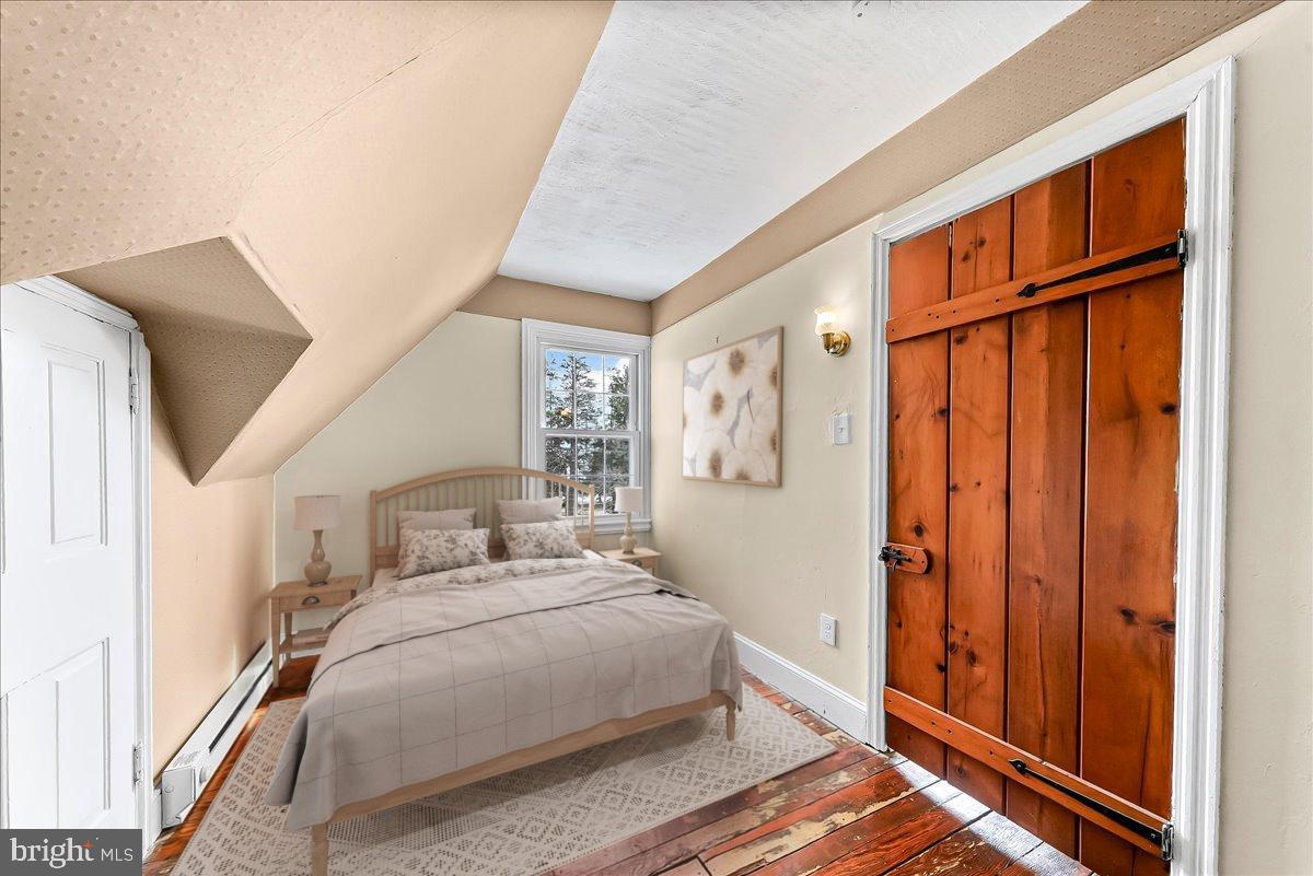204 Rutledge Avenue Folsom, PA 19033 - Photo 27 of 37 a bedroom with a large bed and a window