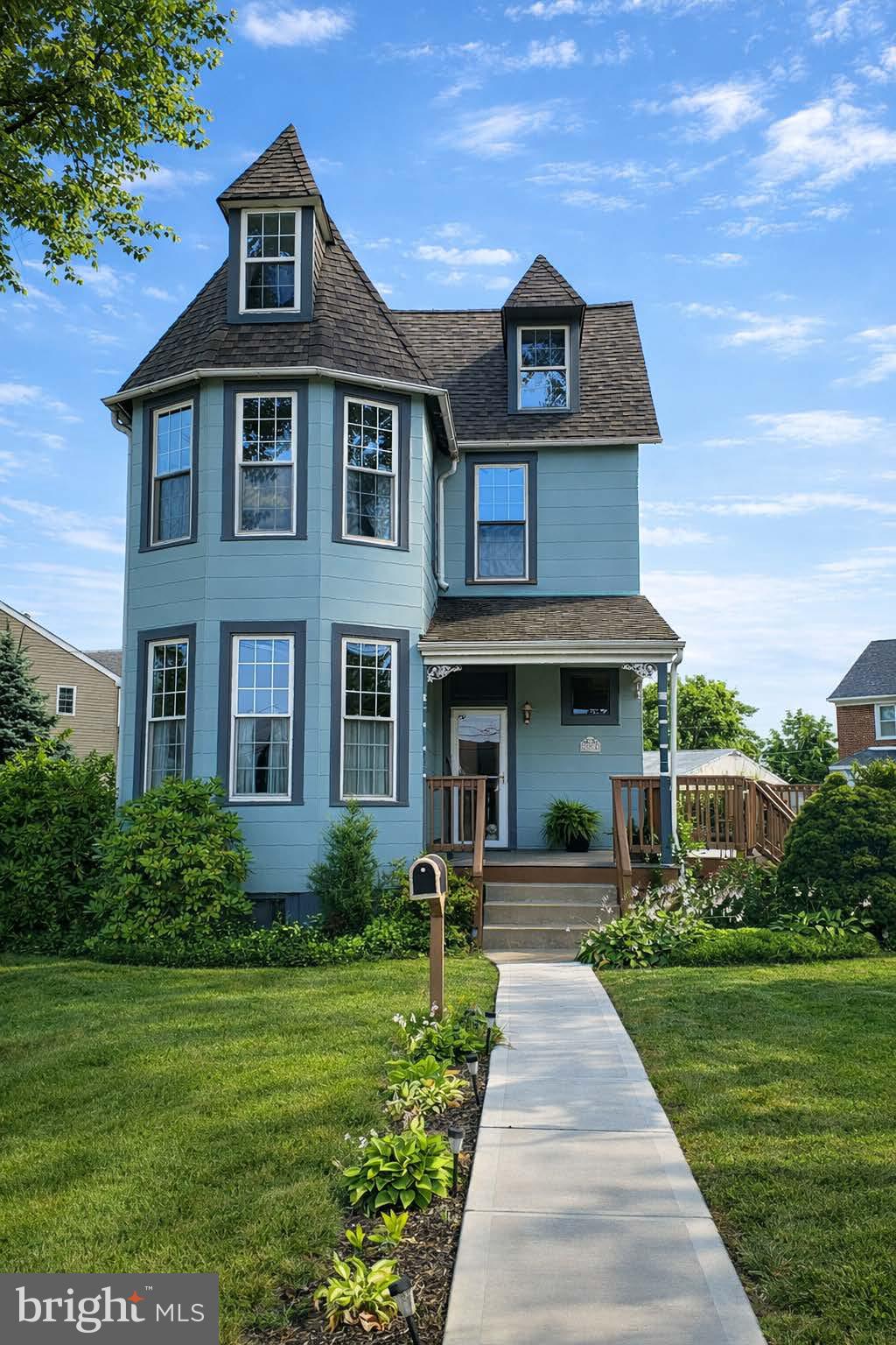 204 Rutledge Avenue Folsom, PA 19033 - Photo 4 of 37 a front view of a house with a yard