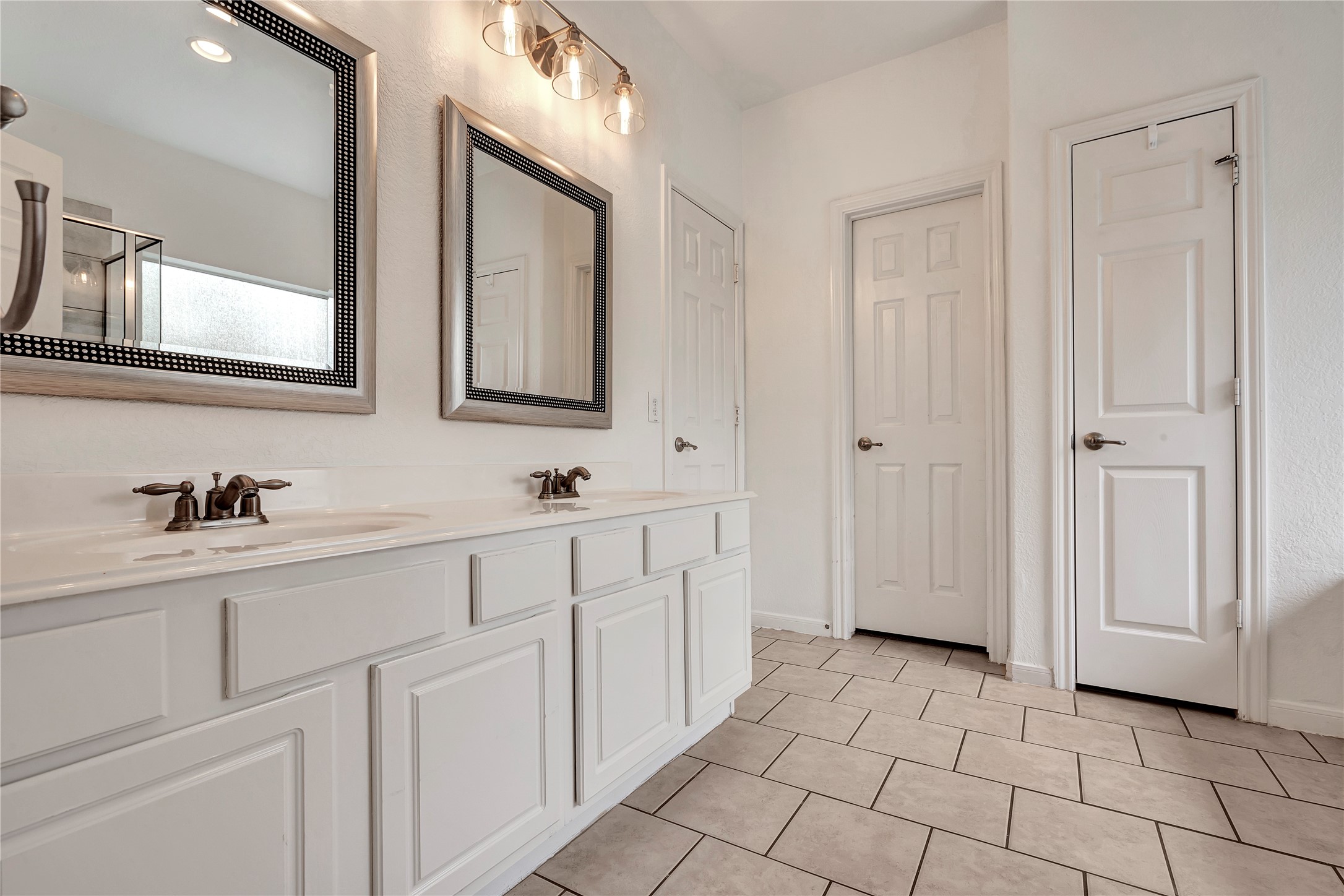 27 Planchard Court Spring, TX 77382 - Photo 7 of 16 a bathroom with a sink and a mirror