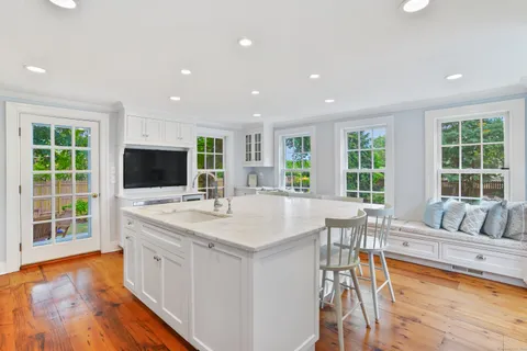 $1,950,000 | 215 Old Post Road, Fairfield, CT 06824
