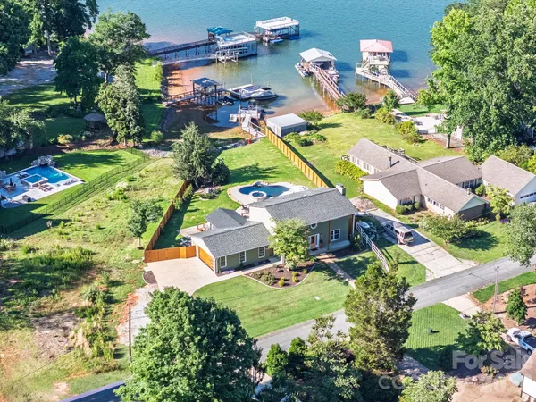$1,369,500 | 8005 Island View Court, Denver, NC 28037