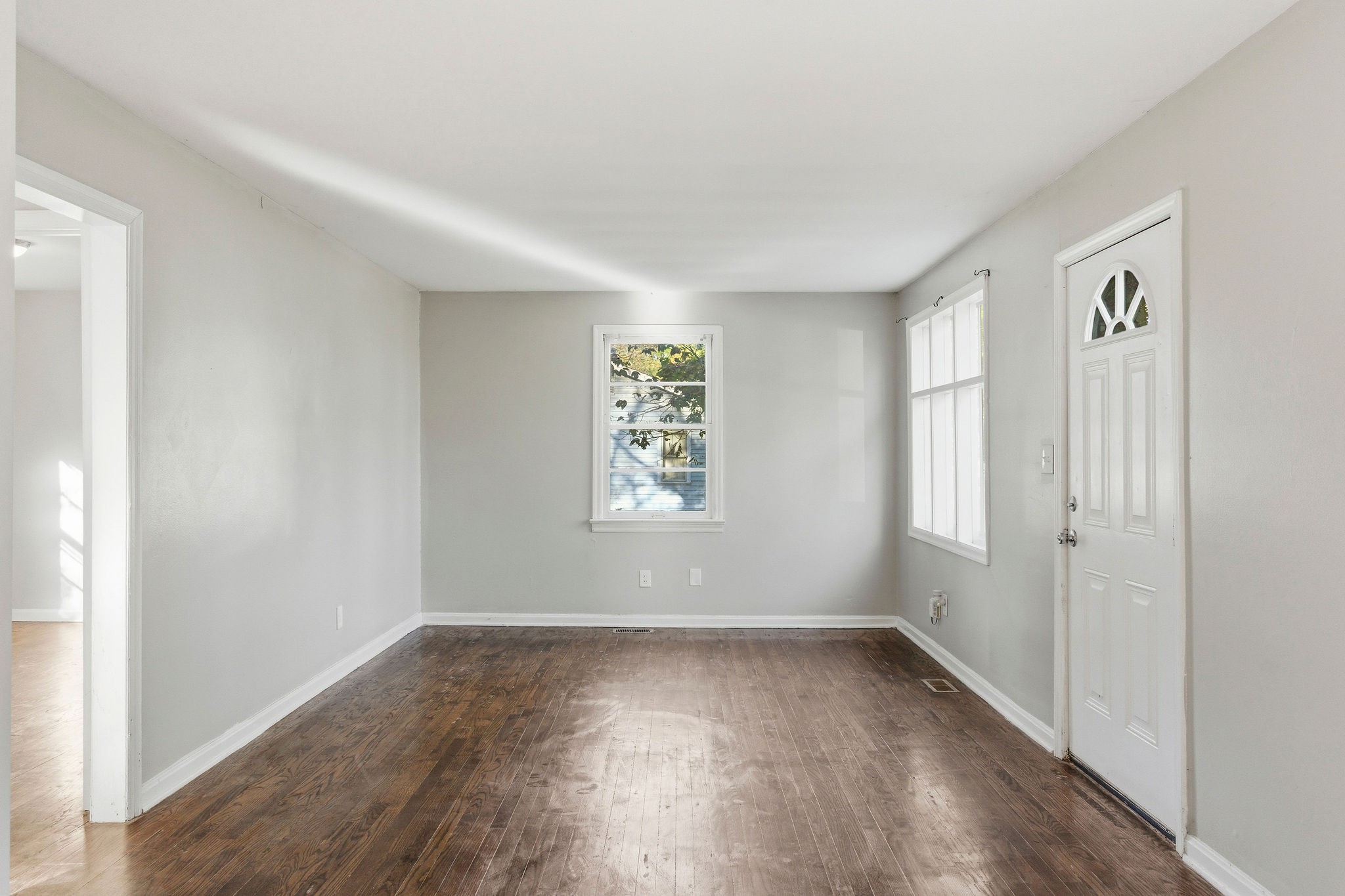 705 Pace Street Gallatin, TN 37066 - Photo 3 of 21 an empty room with a window