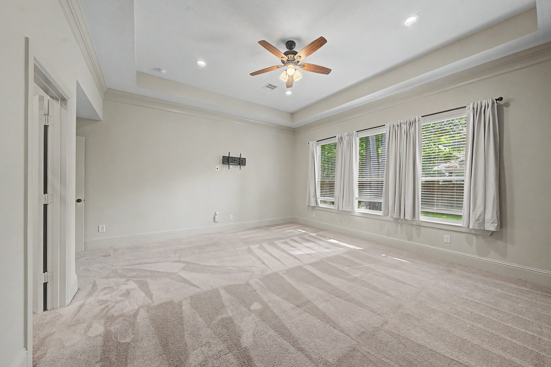 31032 Sunfall Trail Lane Spring, TX 77386 - Photo 15 of 39 en view of an empty room with a window