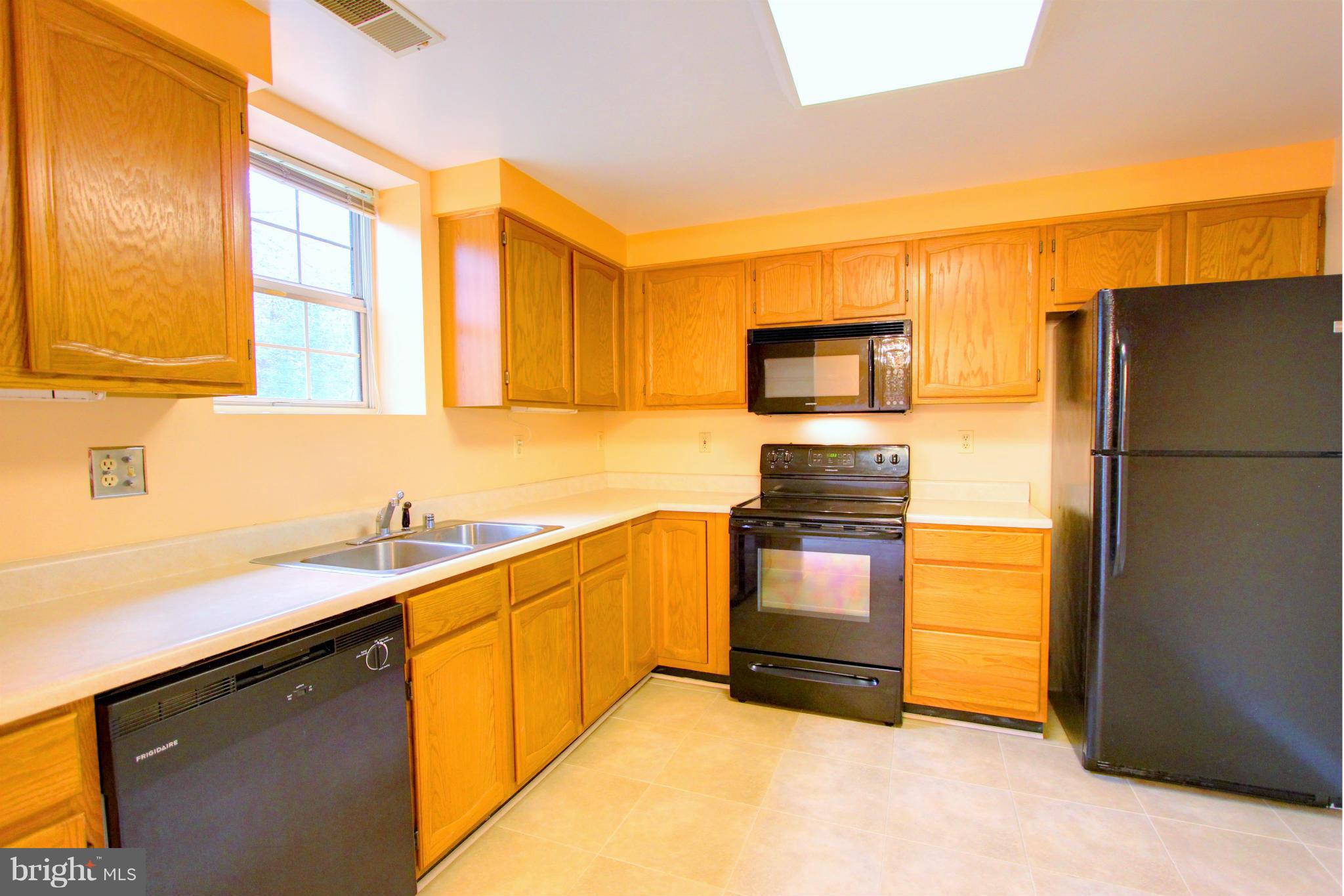 9411 North Laurel Road Laurel, MD 20723 - Photo 12 of 30 Kitchen
