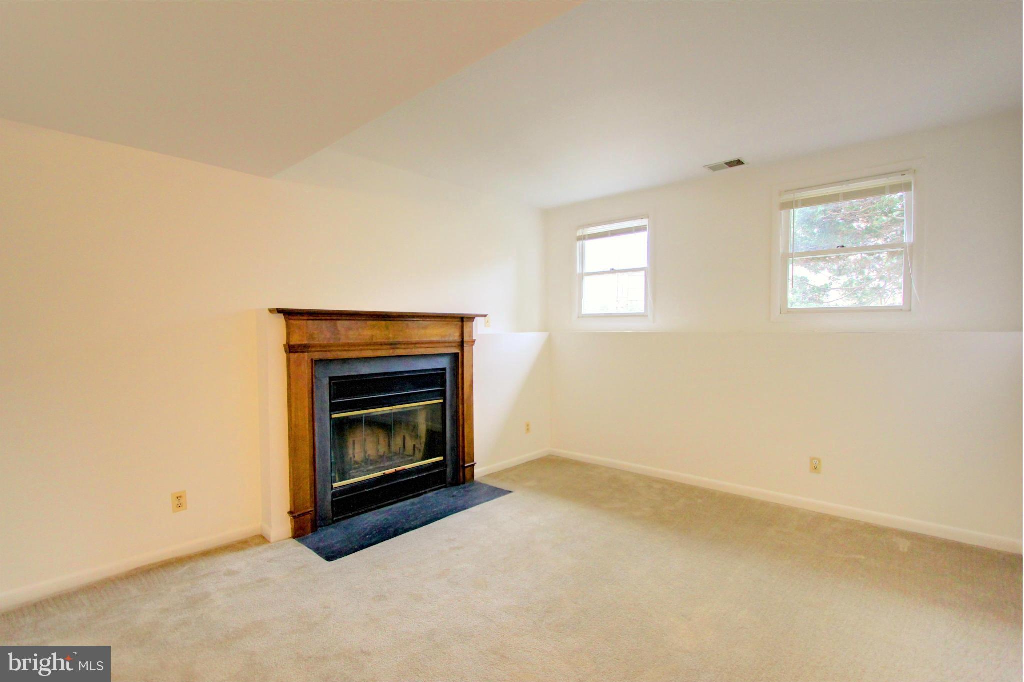 9411 North Laurel Road Laurel, MD 20723 - Photo 15 of 30 Family Room