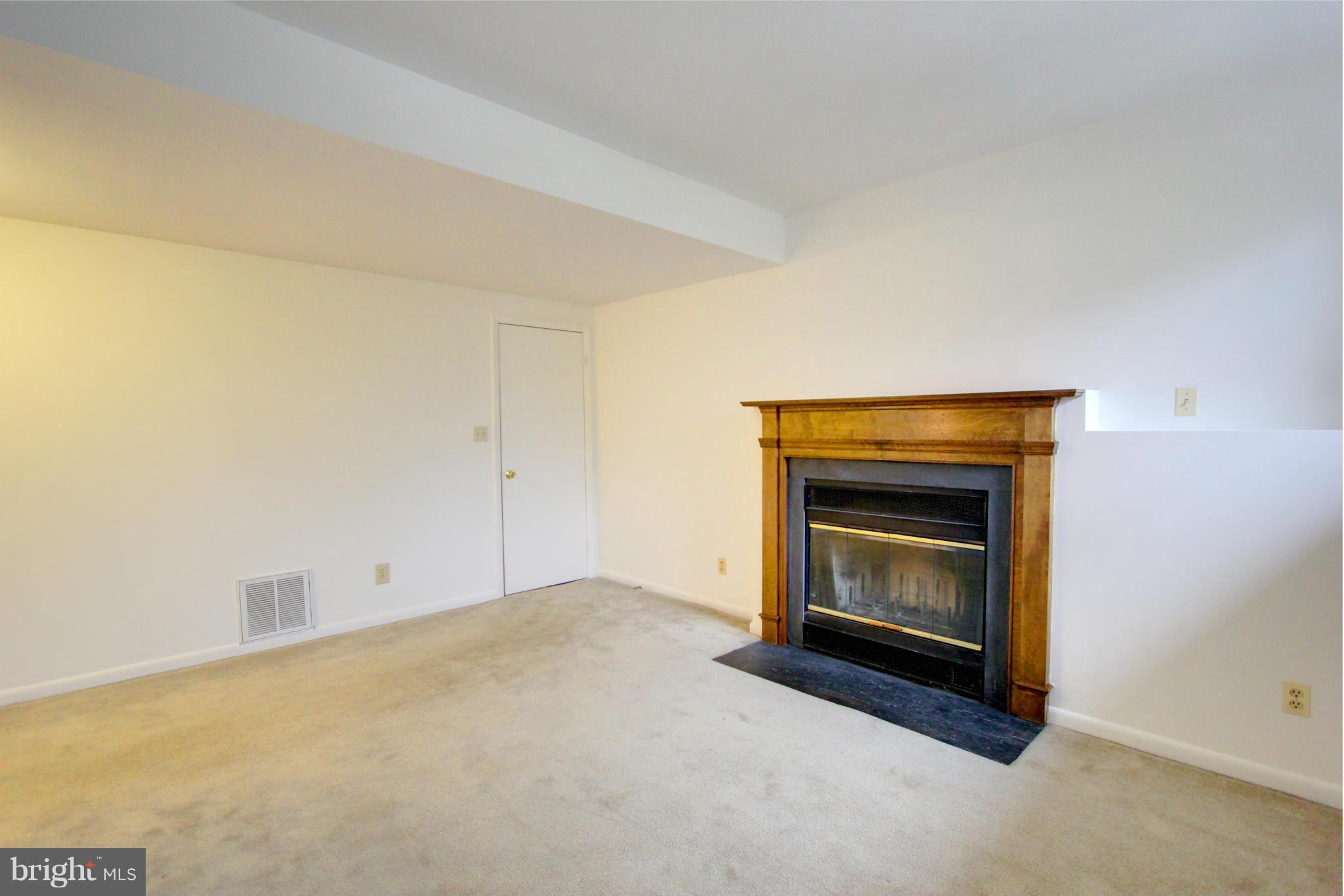 9411 North Laurel Road Laurel, MD 20723 - Photo 16 of 30 Family Room
