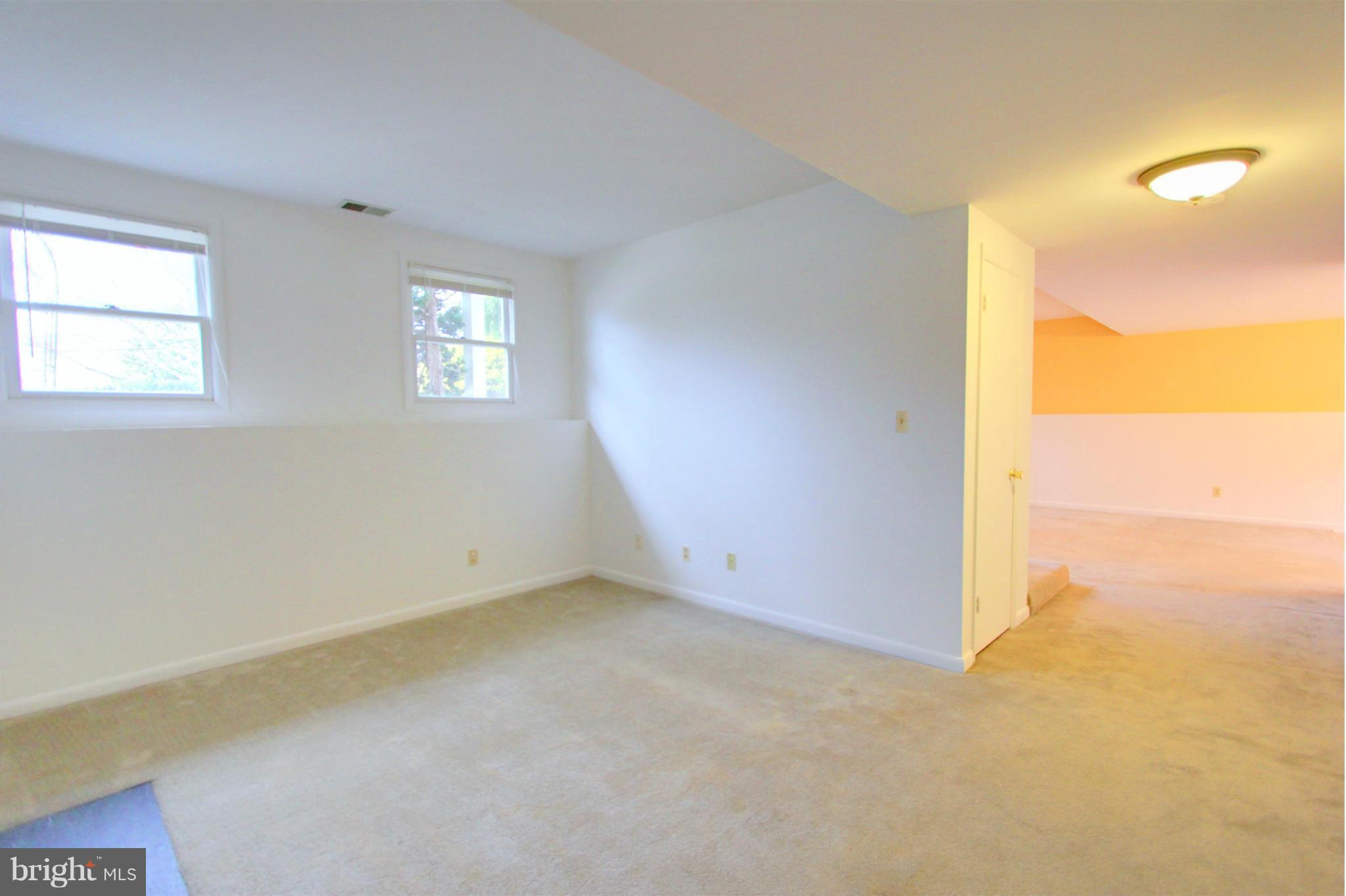 9411 North Laurel Road Laurel, MD 20723 - Photo 17 of 30 Family Room