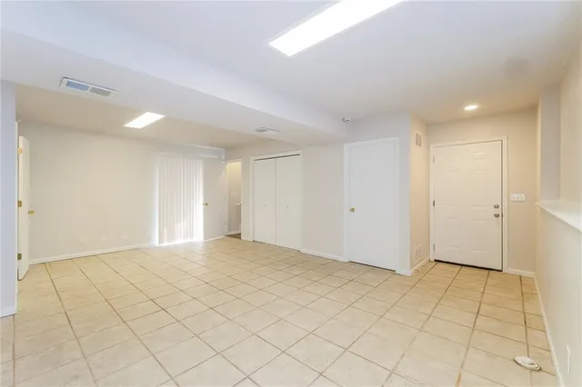 $2,095 | 403 East 9th Street, Kearney, MO 64060