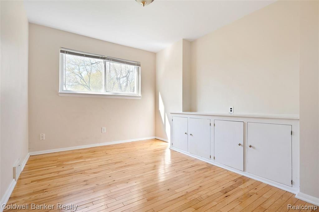 1272 East Square Lake Road Bloomfield Hills, MI 48304 - Photo 27 of 36