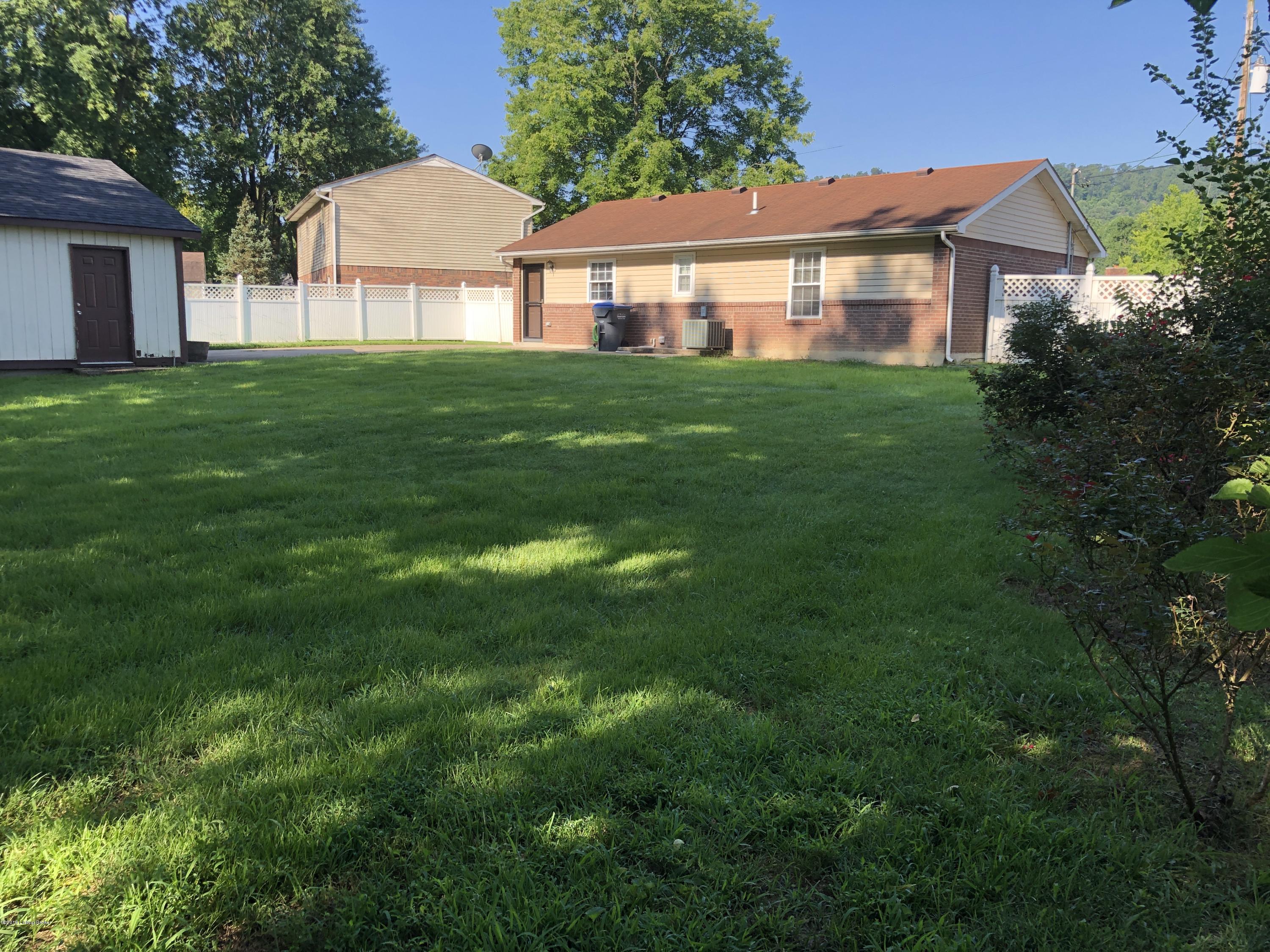 9723 Ranger Road Louisville, KY 40229 - Photo 9 of 20 IMG_8067