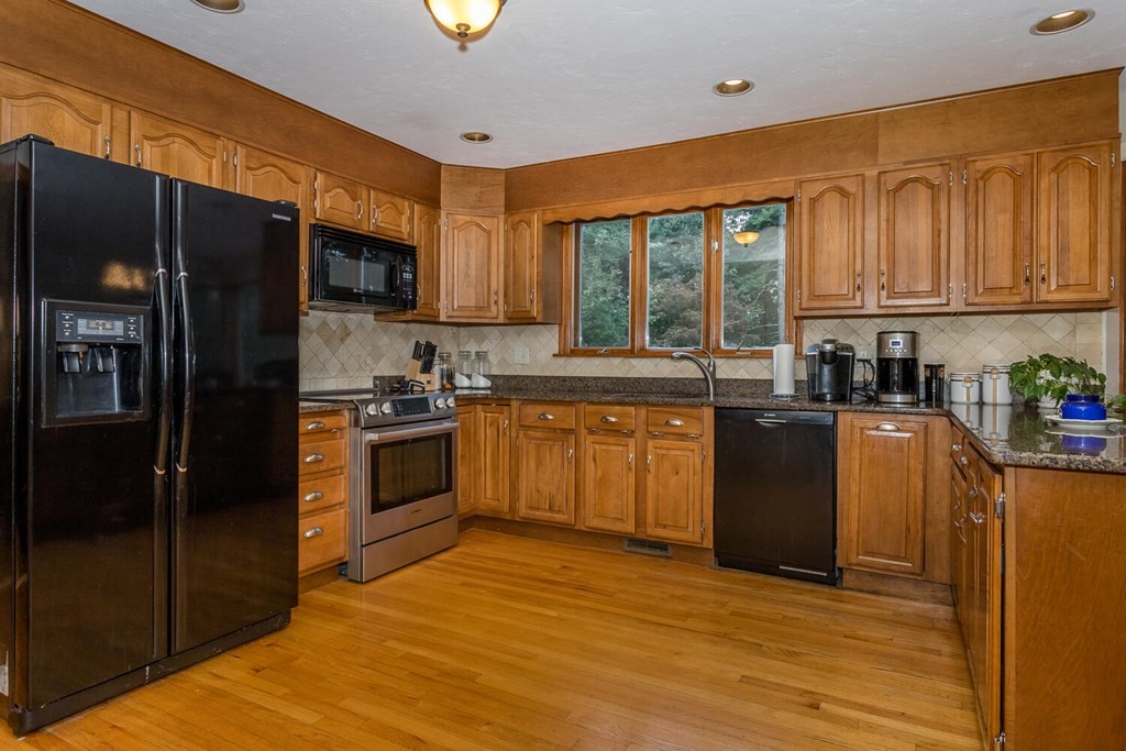 10 Nathaniel Way Canton, MA 02021 - Photo 11 of 34 Gallery Image 11