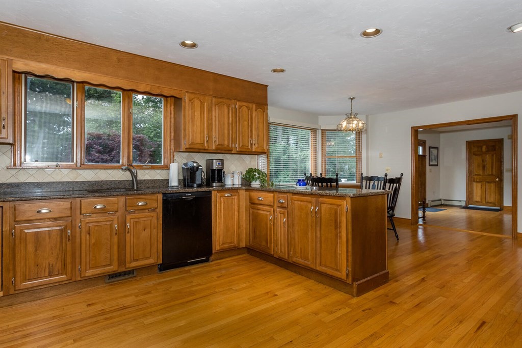 10 Nathaniel Way Canton, MA 02021 - Photo 12 of 34 Gallery Image 12