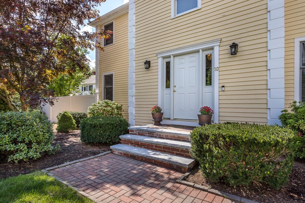 10 Nathaniel Way Canton, MA 02021 - Photo 2 of 34 Gallery Image 2