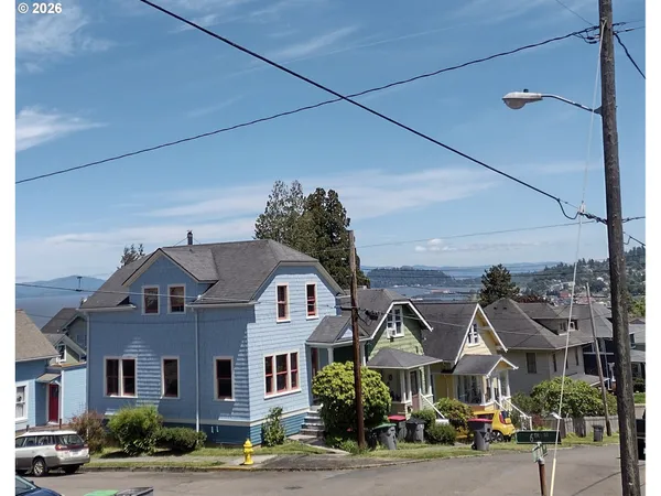 $524,999 | 612 Harrison Avenue, Astoria, OR 97103
