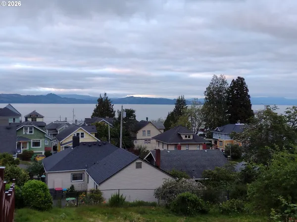 $524,999 | 612 Harrison Avenue, Astoria, OR 97103