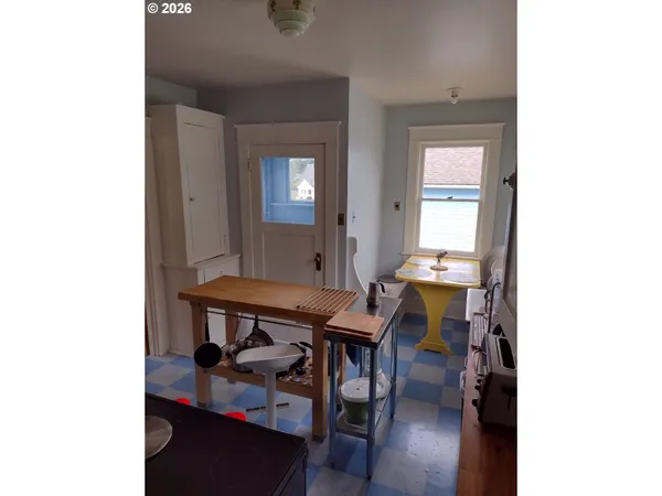 $524,999 | 612 Harrison Avenue, Astoria, OR 97103