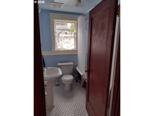 $524,999 | 612 Harrison Avenue, Astoria, OR 97103