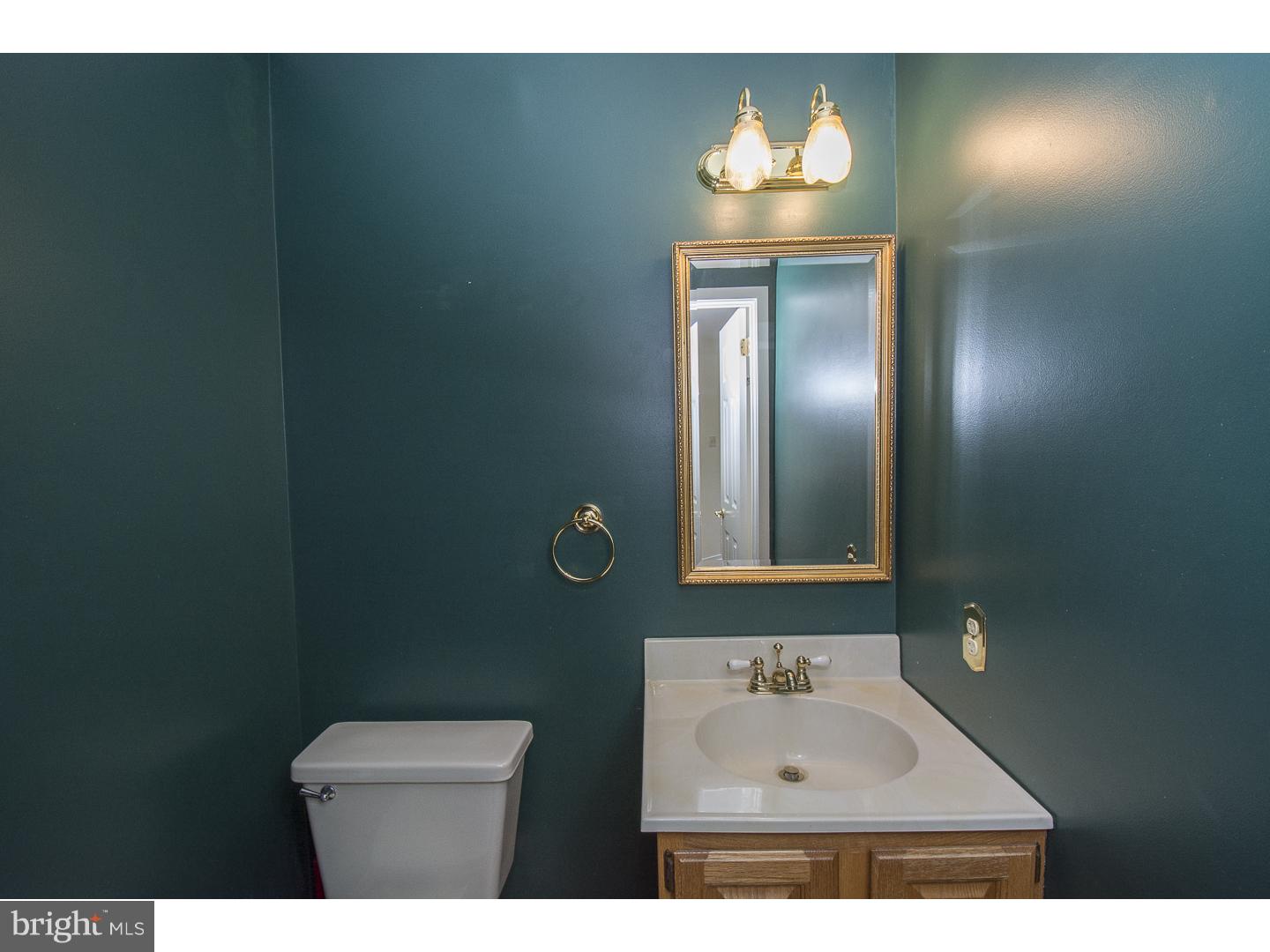 29 Stonehurst Court Wayne, PA 19087 - Photo 8 of 21 Half Bath