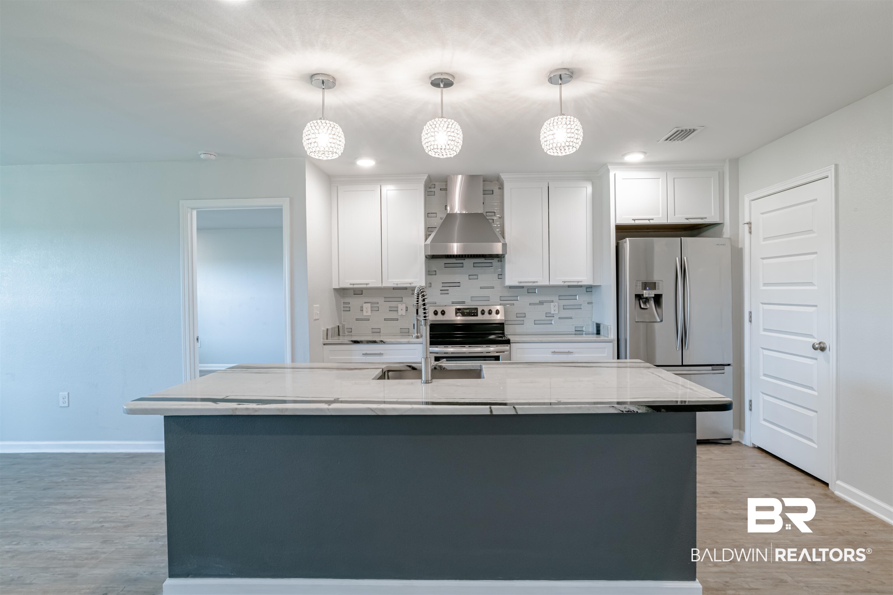 1664 Abbey Loop Foley, AL 36535 - Photo 6 of 31 Breakfast Bar and Tile Backsplash