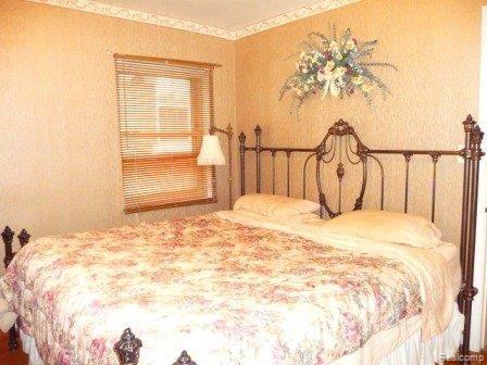 15621 Charles R Avenue Eastpointe, MI 48021 - Photo 7 of 16 Bedroom