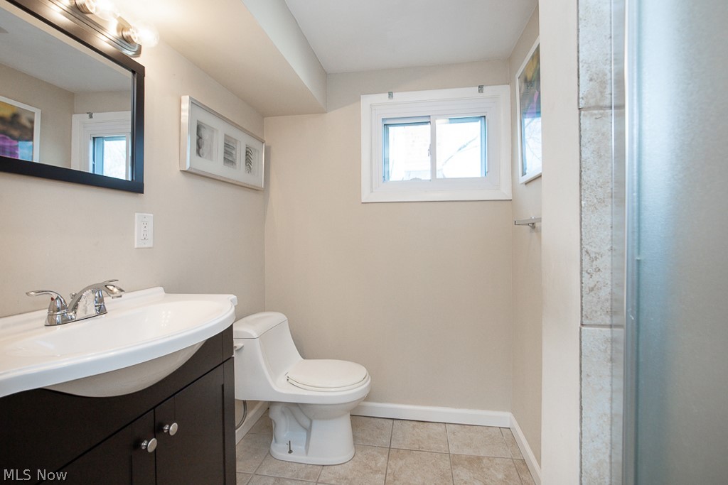 1646 Harwich Road Cleveland, OH 44124 - Photo 27 of 39 2nd floor bathroom
