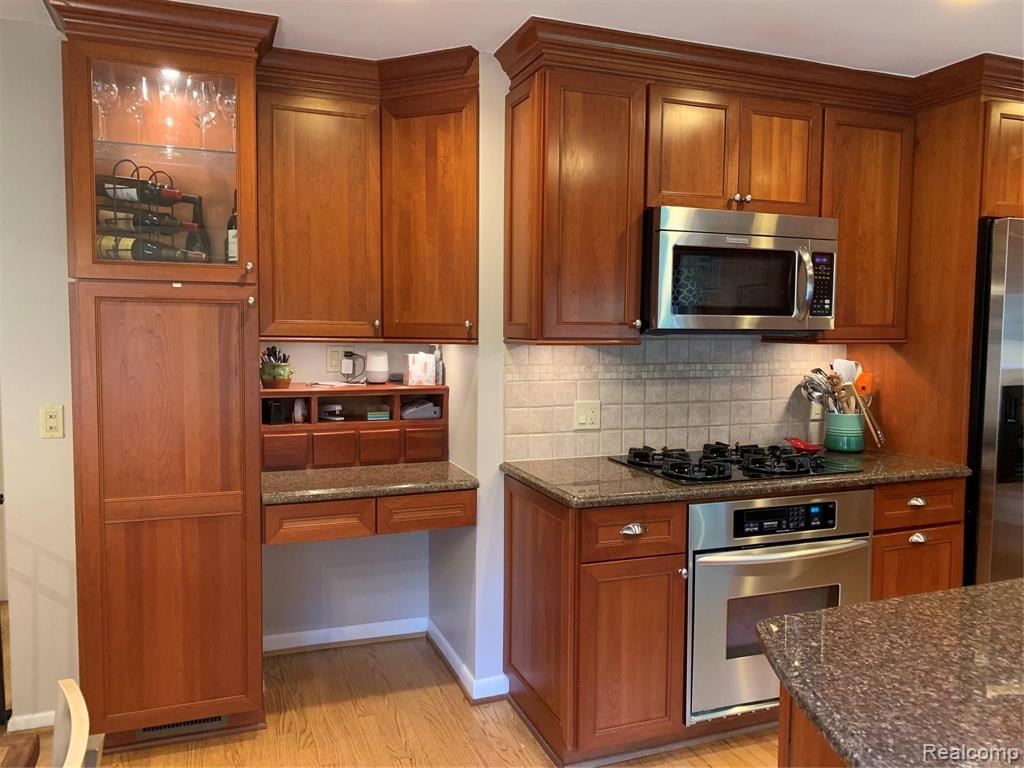 35033 Old Timber Road Farmington Hills, MI 48331 - Photo 7 of 44